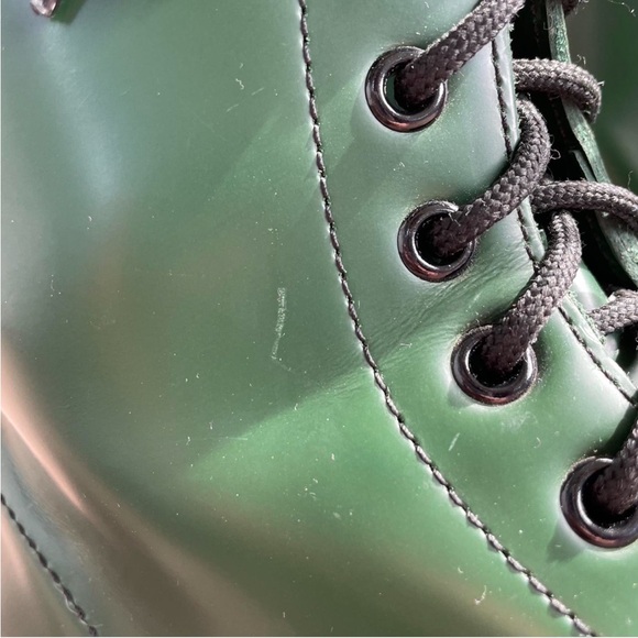 Like new olive/army green 1460 smooth leather lace up Doc Martens boots. - Picture 4 of 8